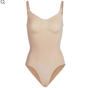 Gently worn SKIMS bodysuit WITHOUT snaps